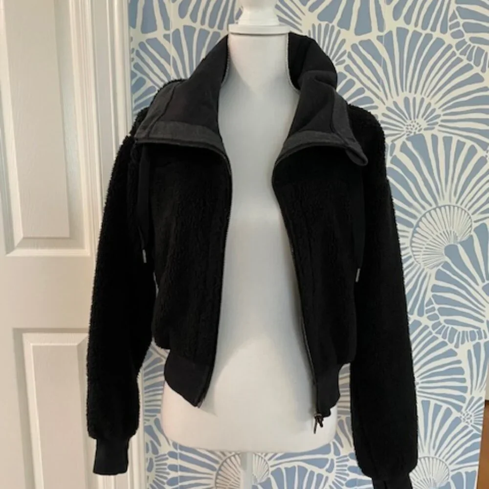 Lululemon Short&Sweet Reversible Sherpa Jacket Heathered Core/Black Size Small - Picture 3 of 8